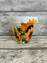 Load image into Gallery viewer, Penguin plant pot