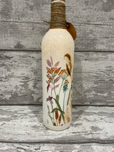 Load image into Gallery viewer, Hare floral light up bottle