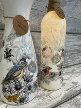 Load image into Gallery viewer, Bird and rose vase and light up bottle set