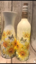 Load image into Gallery viewer, Daffodil vase & light up bottle