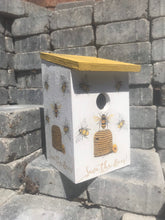 Load image into Gallery viewer, Bee bird box