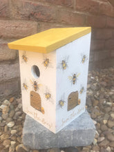 Load image into Gallery viewer, Bee bird box
