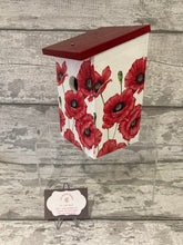 Load image into Gallery viewer, Poppy bird box