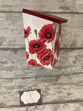 Load image into Gallery viewer, Poppy bird box