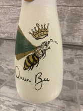 Load image into Gallery viewer, Queen Bee vase & light up bottle
