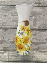 Load image into Gallery viewer, Daffodil vase