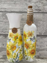 Load image into Gallery viewer, Daffodil vase & light up bottle