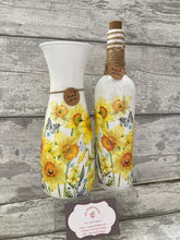 Load image into Gallery viewer, Daffodil vase & light up bottle