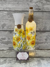 Load image into Gallery viewer, Daffodil vase & light up bottle
