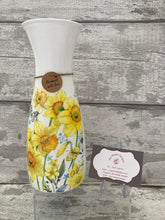 Load image into Gallery viewer, Daffodil vase