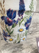 Load image into Gallery viewer, Iris plant pot