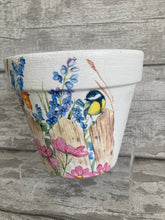 Load image into Gallery viewer, Robin on fence plant pot