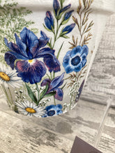 Load image into Gallery viewer, Iris plant pot