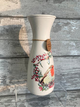Load image into Gallery viewer, Robin wreath Vase