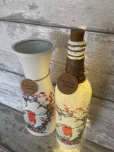 Load image into Gallery viewer, Robin Wreath vase and light up bottle set