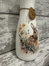 Load image into Gallery viewer, Hare Vase