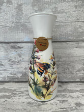 Load image into Gallery viewer, Bee Vase