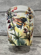 Load image into Gallery viewer, Bee plant pot
