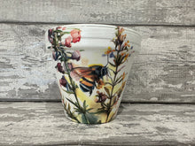 Load image into Gallery viewer, Bee plant pot