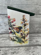 Load image into Gallery viewer, Bee bird box