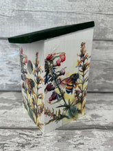 Load image into Gallery viewer, Bee bird box