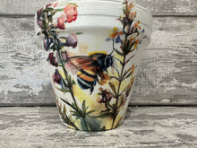 Load image into Gallery viewer, Bee plant pot