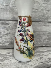 Load image into Gallery viewer, Bee Vase
