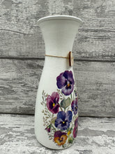 Load image into Gallery viewer, Mum vase - flowers
