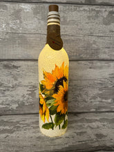 Load image into Gallery viewer, Sun flower light up bottle
