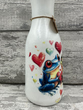 Load image into Gallery viewer, Frog vase
