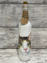 Load image into Gallery viewer, Cat light up bottle
