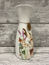 Load image into Gallery viewer, Hare floral vase
