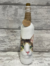 Load image into Gallery viewer, Cat light up bottle
