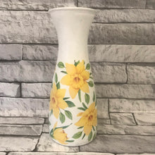 Load image into Gallery viewer, Multi daffodil vase
