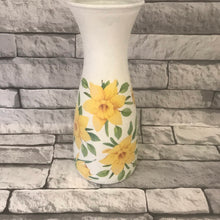 Load image into Gallery viewer, Multi daffodil vase
