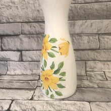 Load image into Gallery viewer, Multi daffodil vase
