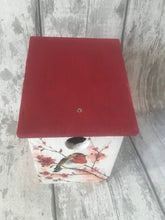 Load image into Gallery viewer, Robin bird box red roof
