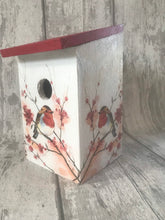 Load image into Gallery viewer, Robin bird box red roof
