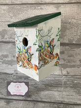 Load image into Gallery viewer, Robin basket bird box
