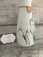 Load image into Gallery viewer, Snowdrop vase
