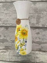 Load image into Gallery viewer, Daffodil vase
