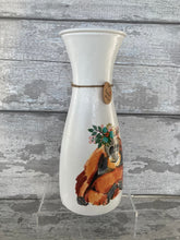 Load image into Gallery viewer, Orangutan vase
