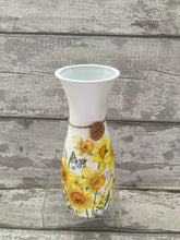 Load image into Gallery viewer, Daffodil vase
