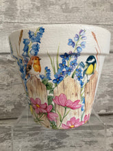 Load image into Gallery viewer, Robin on fence plant pot
