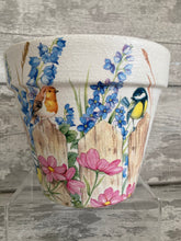 Load image into Gallery viewer, Robin on fence plant pot
