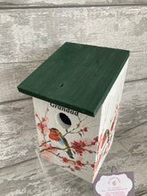 Load image into Gallery viewer, Father’s Day Bird Box - Robin Grandad
