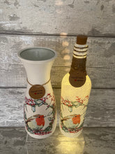 Load image into Gallery viewer, Robin Wreath vase and light up bottle set
