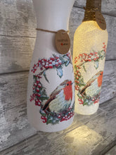 Load image into Gallery viewer, Robin Wreath vase and light up bottle set
