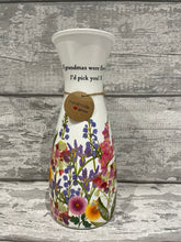 Load image into Gallery viewer, Grandma vase - Flowers
