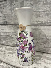 Load image into Gallery viewer, Mum butterflies vase
